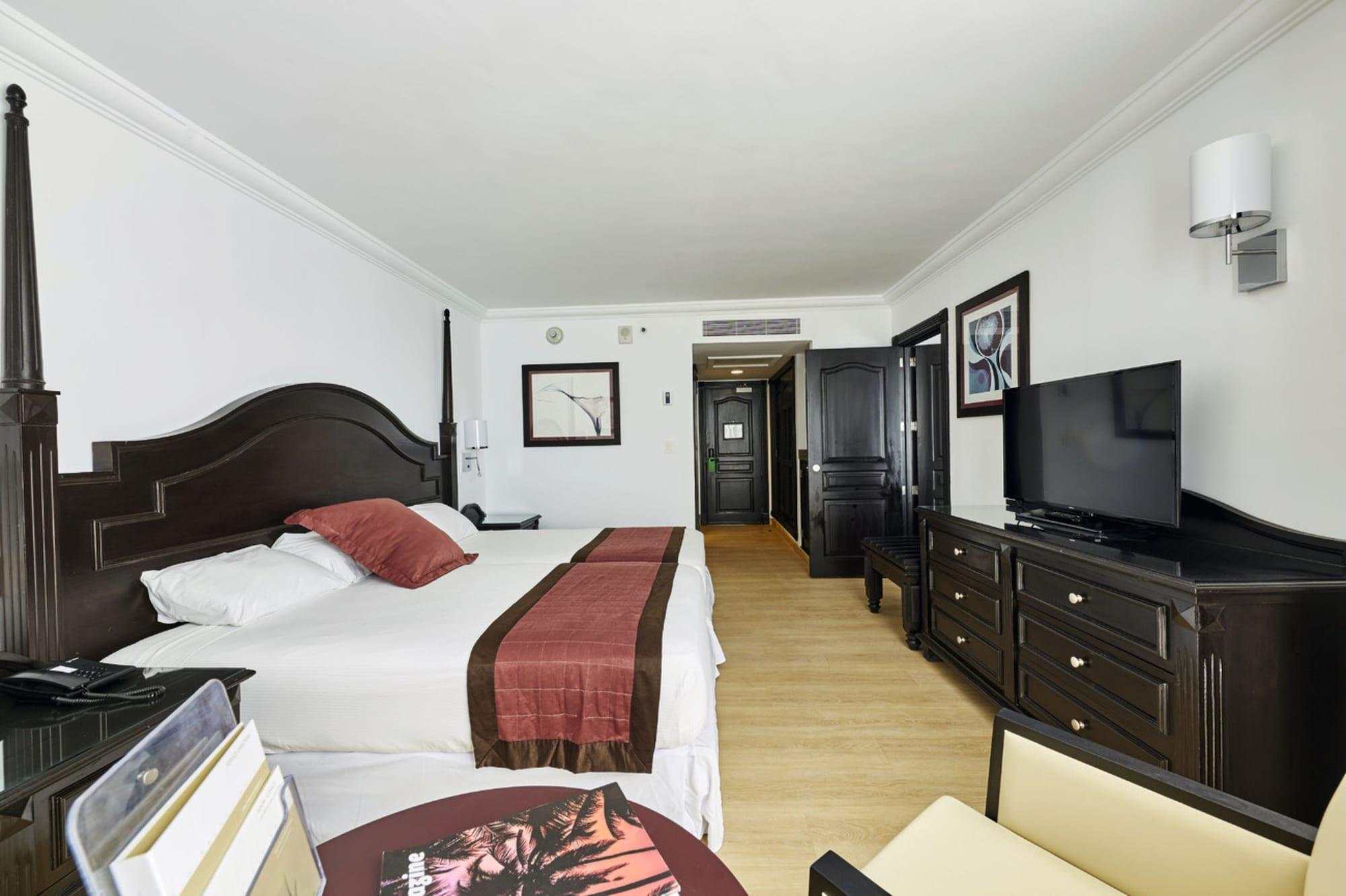 Riu Palace Paradise Island (Adults Only) Creek Village Exterior foto