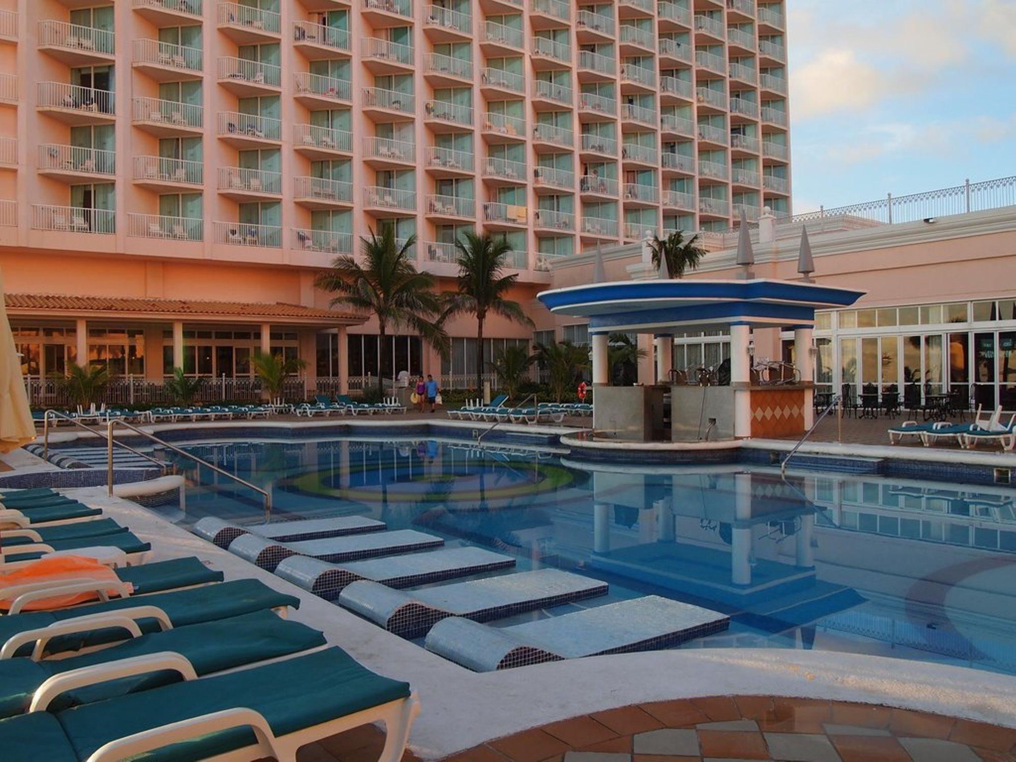 Riu Palace Paradise Island (Adults Only) Creek Village Exterior foto